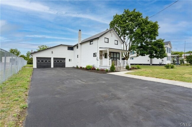Photo - 822 Lawrence St