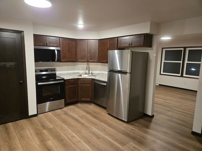 Building Photo - 773 Wanda Ave