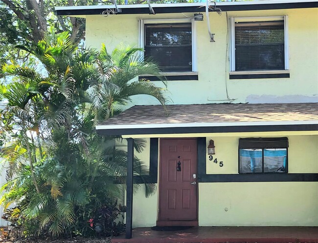 Building Photo - 945 SW 8th St Rental
