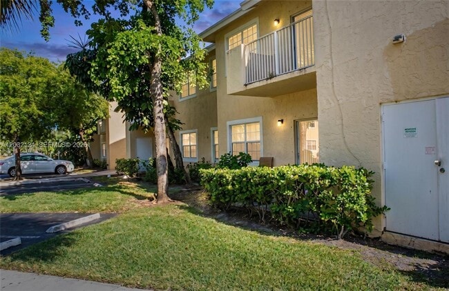 Building Photo - 1701 NW 96th Terrace Unit 1J