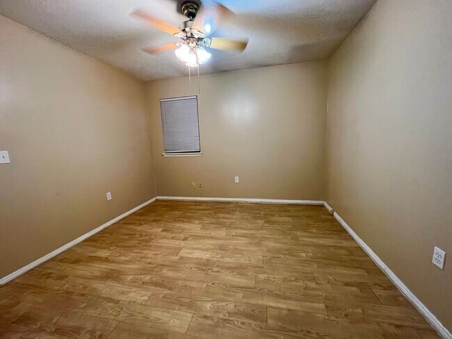 Photo - N8 Unit 4220 NW 31 terr