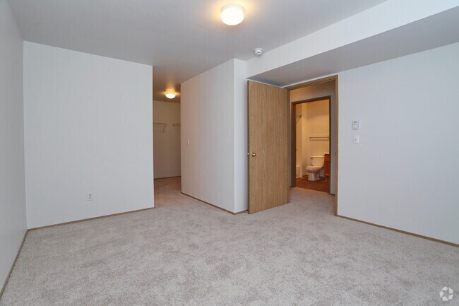 2BR, 2BA - 986 SF