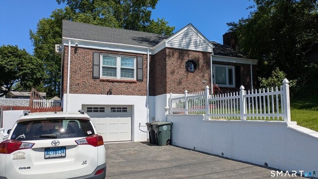 Building Photo - 657 Naugatuck Ave
