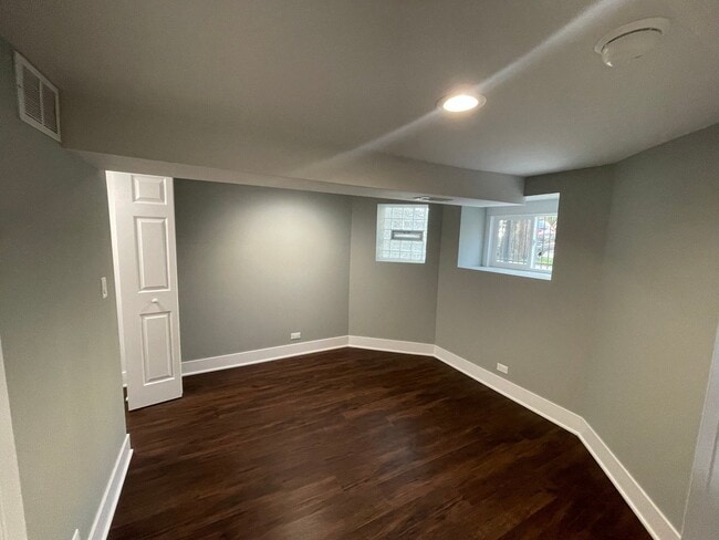 1607 S Hamlin Ave Unit Basement