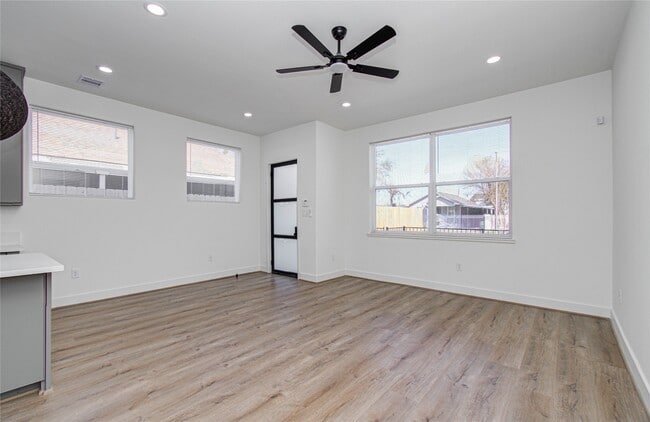 Photo - 4605 Edison St Unit B