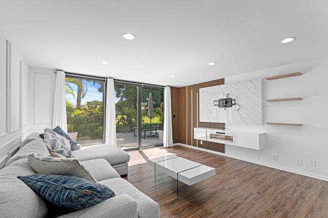 Photo - 4469 Luxemburg Ct