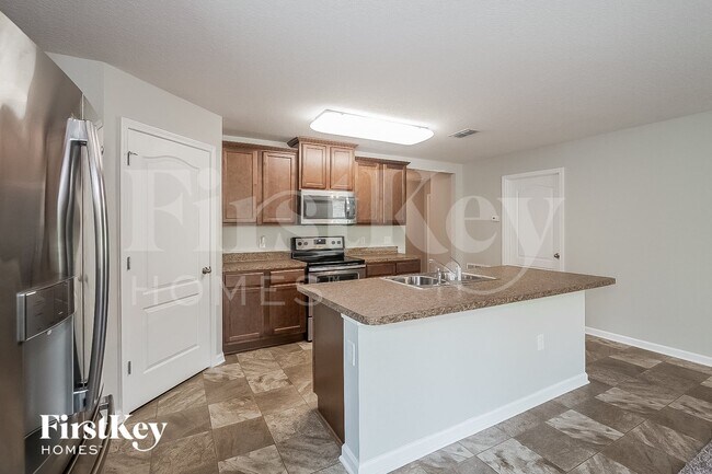 Photo - 6817 Langford St