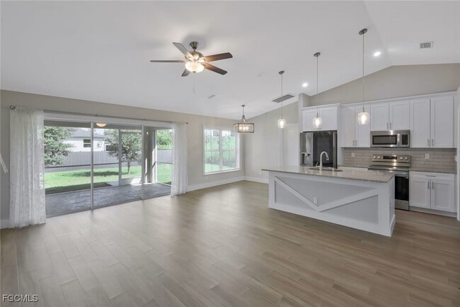 Photo - 2806 22nd St W