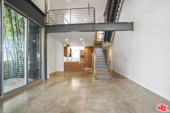 Photo - 1220 N Orange Grove Ave Unidad 7