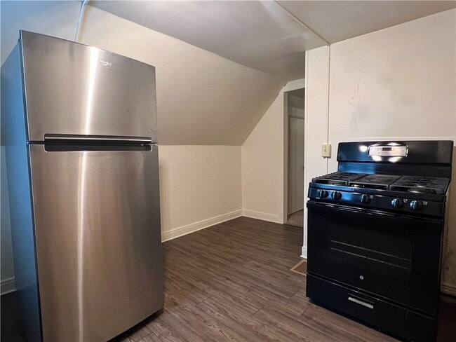 Photo - 105 Spruce St