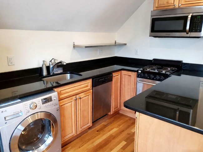 Building Photo - 172 Fuller St Unit 3 Rental