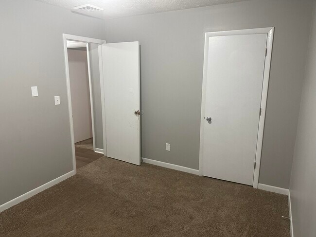 Photo - 1079 Trent Blvd