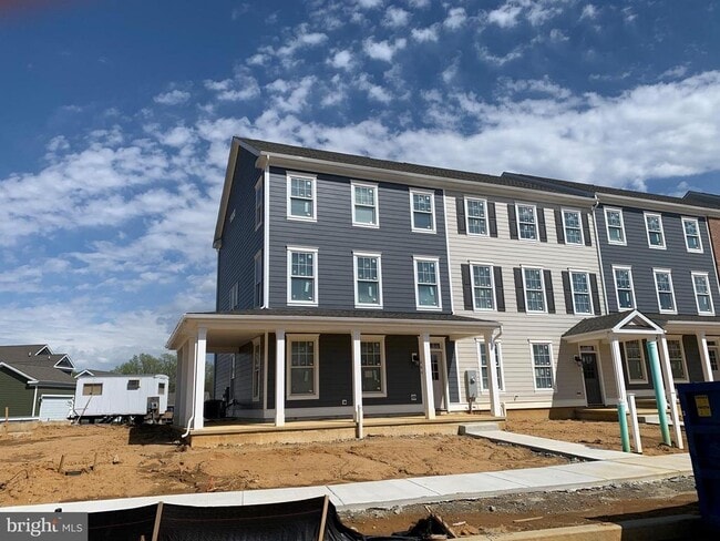 Photo - 860 Mapleton Ave Townhome