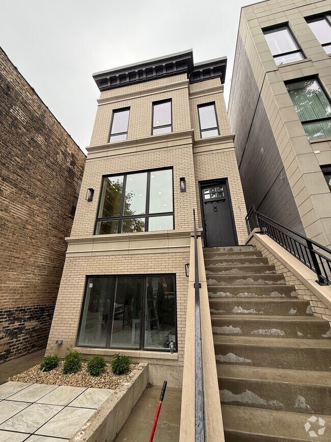 Building Photo - 2021 W Erie St Unit 1 Rental