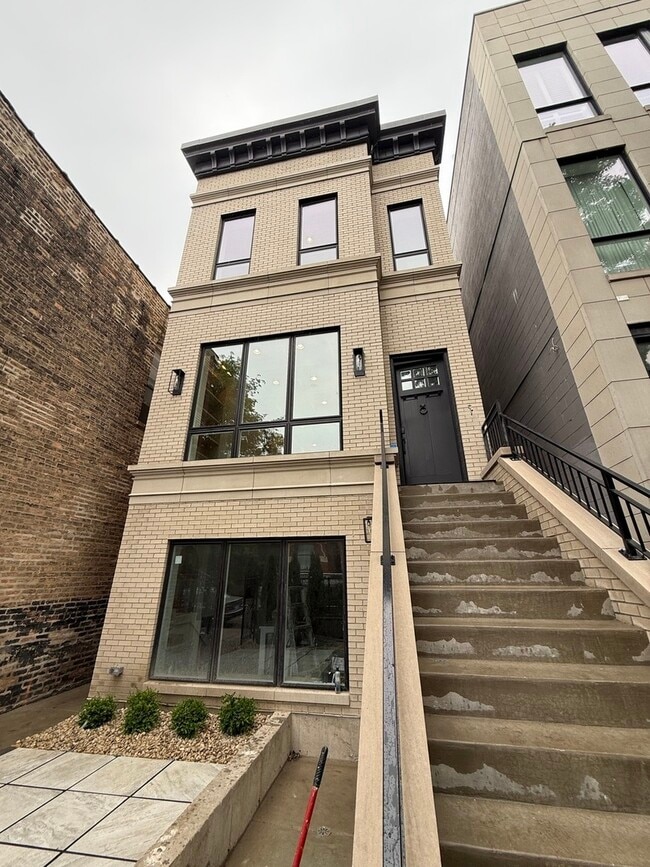 Photo - 2021 W Erie St Condo Unit 1