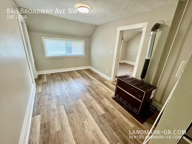 Photo - 840 Broadway Ave NW Unit 4