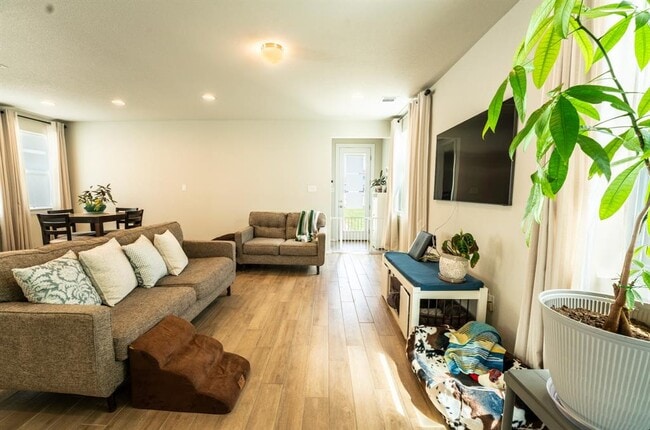 Photo - 125 Fabion St
