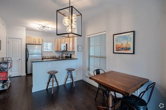 Building Photo - 6810 Deatonhill Dr Unit 1102 Rental