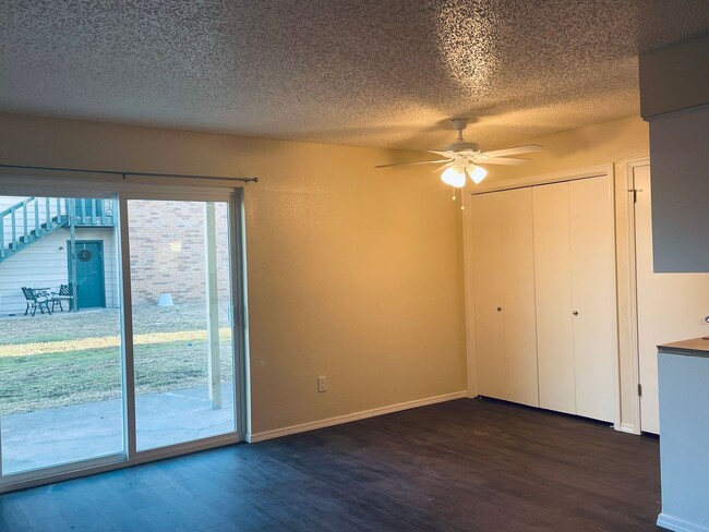 Photo - 1407 Glen Oaks Ct Unit 1407-2
