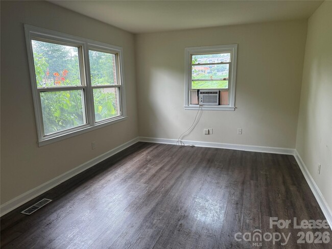 Building Photo - 1520 Effingham Rd