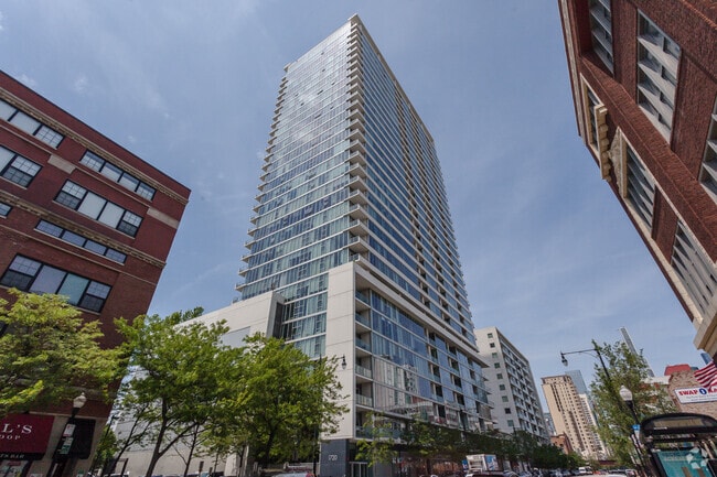 Building Photo - 1720 S Michigan Ave Unit 1205 Rental