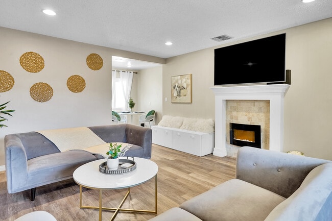 Building Photo - 721 Larch St Unit 10 Rental