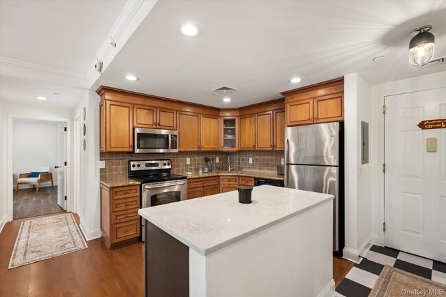 Photo - 242 Maple Ave Unit 308