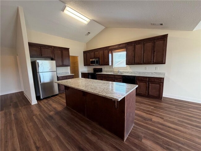 Photo - 2125 Savannah Dr