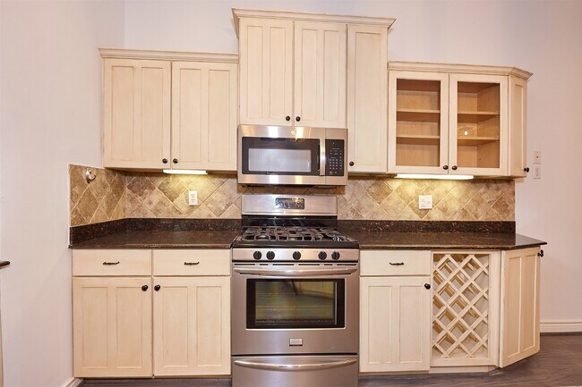 Photo - 110 Detering St