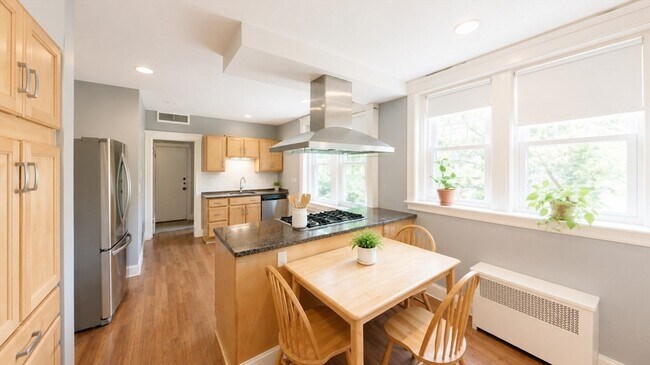 Photo - 70 Winchester St Unit 2