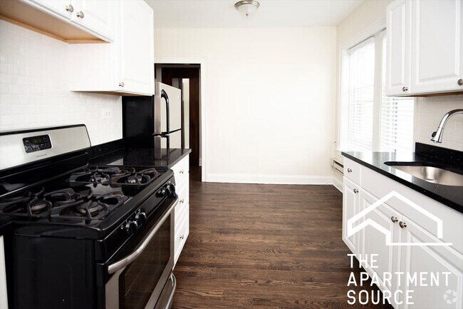 Building Photo - 3819.5 N Greenview Ave Rental