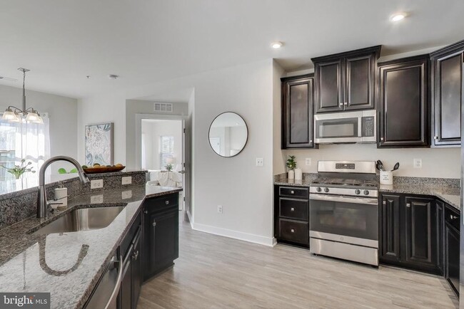 Building Photo - 10020 Ruffian Wy Unit E