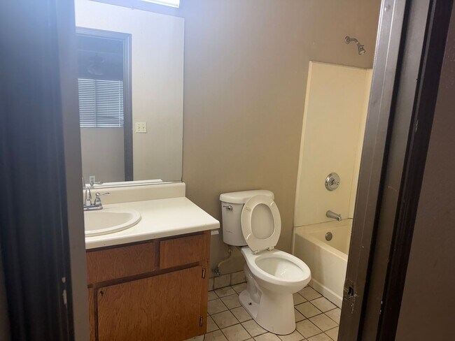 Photo - 3 Bd-2bth Move in Ready!!