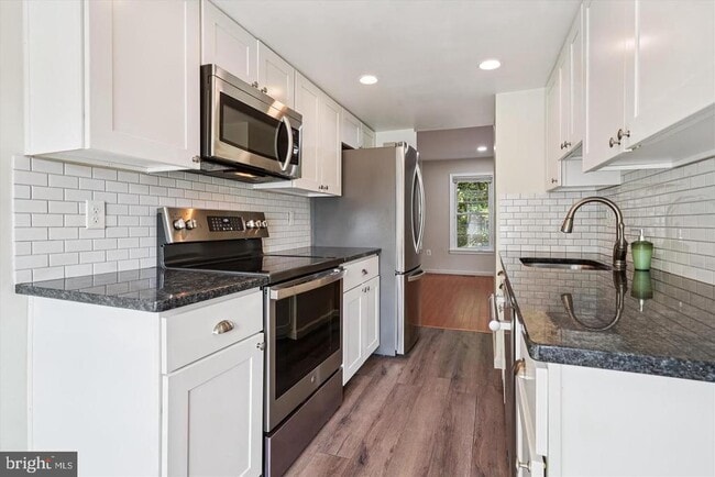 Photo - 3226 Foothill St