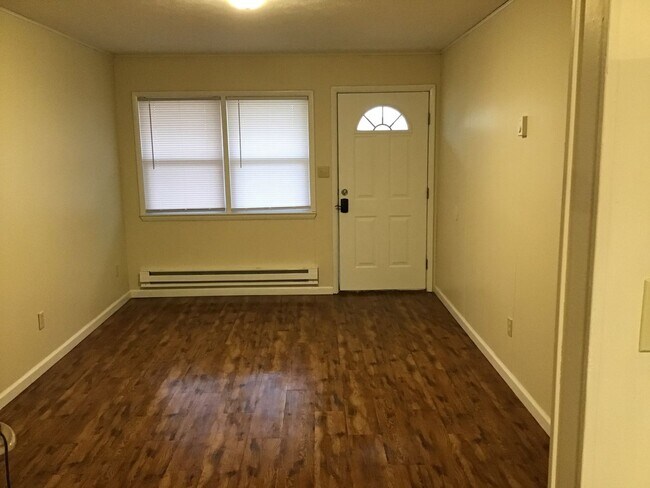Photo - Bolivar MO 1 Bed, 1 Bath Apartment Unit 914
