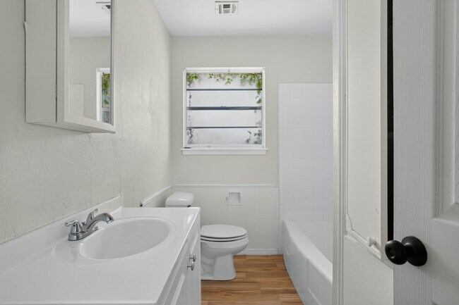 Photo - 1004 Lotus Ave