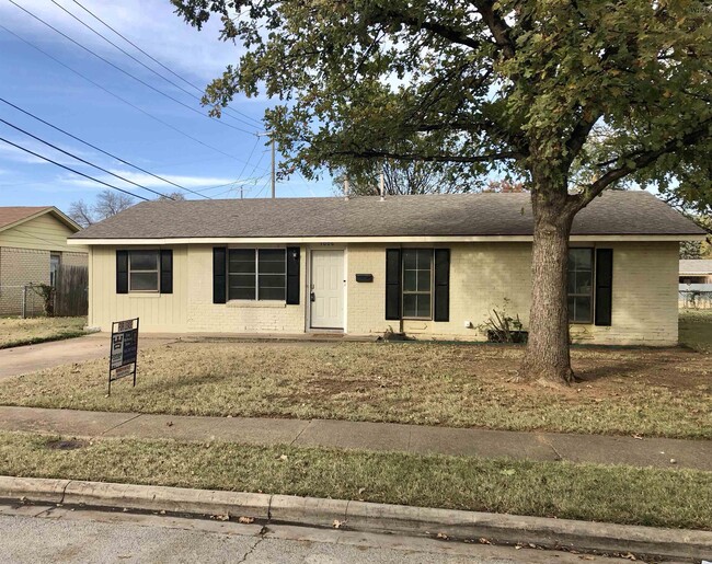 Building Photo - 5006 Kingston Dr