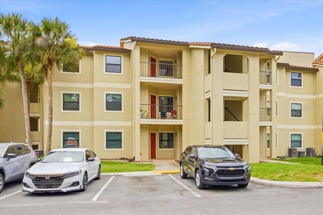 Building Photo - 3028 Parkway Blvd Unit 301
