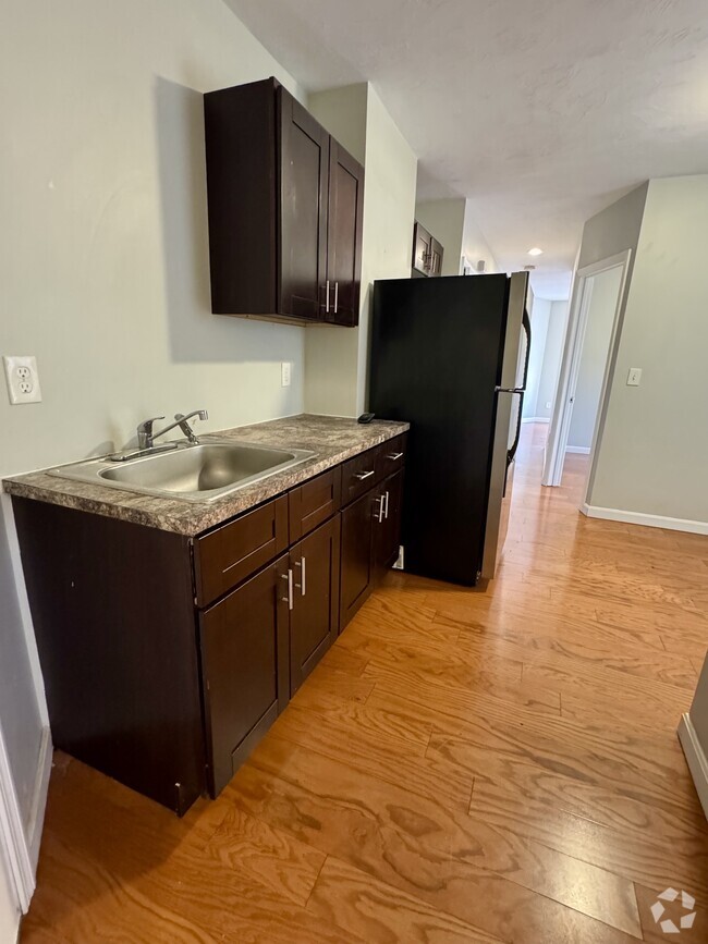 Building Photo - 27 Florence St Unit 1L Rental