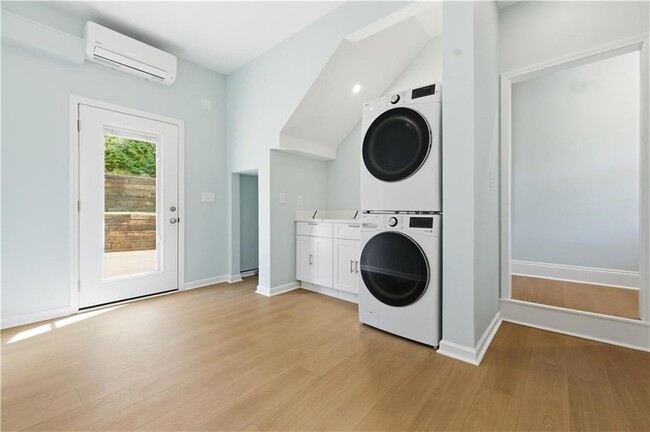 Photo - 850 Ormewood Ave SE