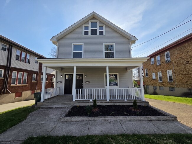 Photo - 810 Pedretti Ave