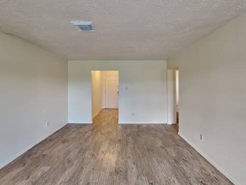 Photo - 9812 Robin St