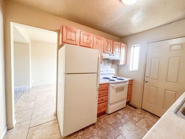 Photo - Spacious 3 Beds 1 Bath Townhouse Unit APT 2