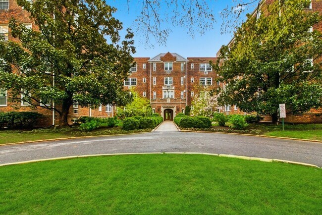 Photo - Spacious 1BR/1BA in Fabulous Cathedral Heights neighborhood!