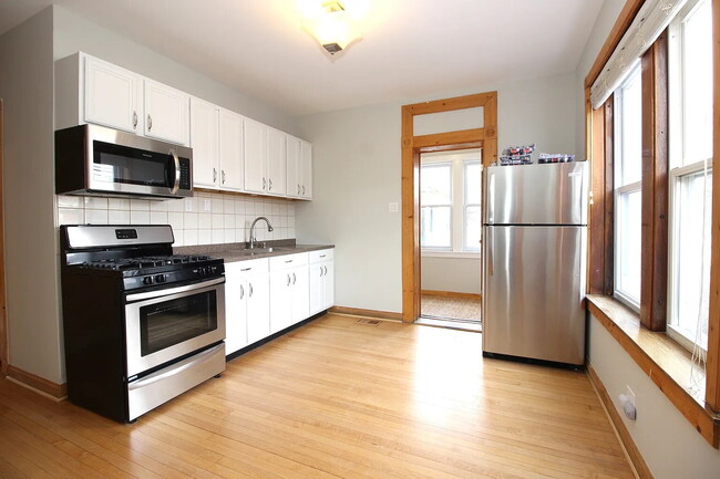 Photo - Spacious 3-Bedroom, 2-Bathroom Duplex in Avondale Unidad 1R