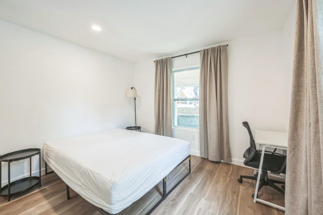 Photo - 364 Adelle St SE