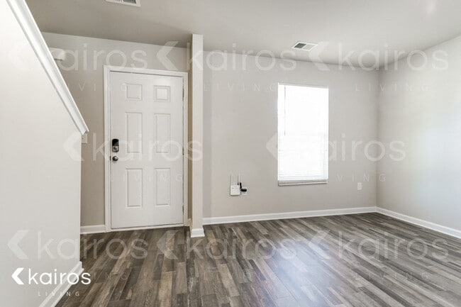 Photo - 833 Dove Tree Ln