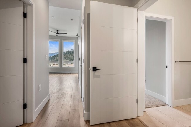 Building Photo - 5545-5545 Vedder Rd