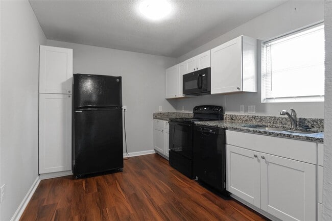 Photo - 3621 Mainer St