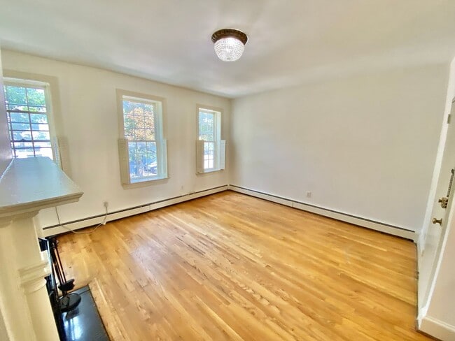 Photo - 327 C St SE Unit 03